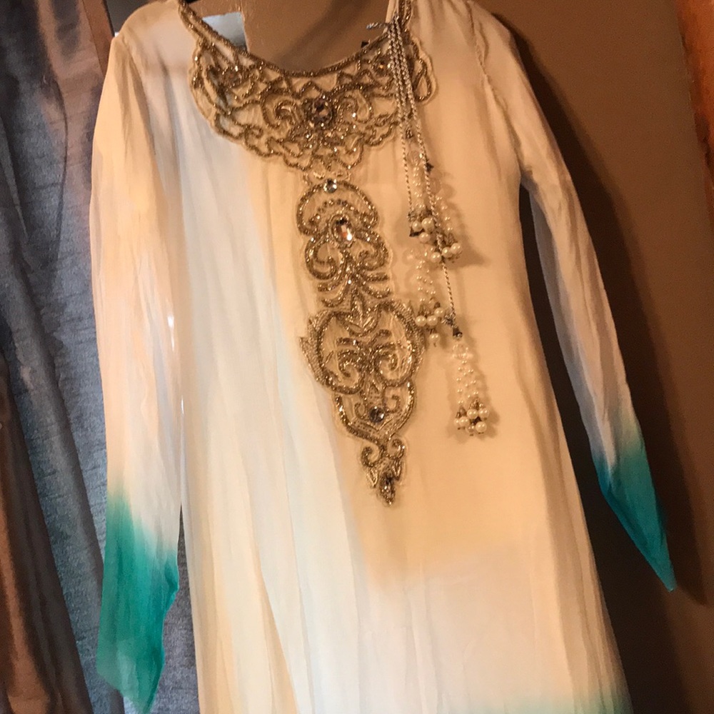 Pakistani clothes - Picture 2 of 4